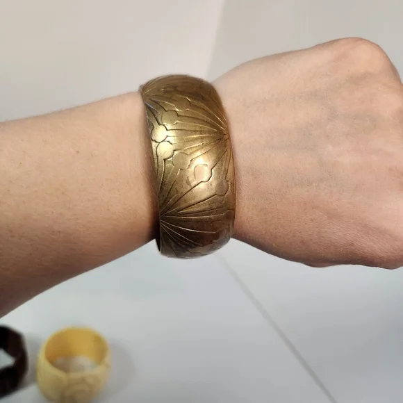 Vintage Brass Wood Bangle Bracelet Set Floral Roses Boho Bohemian Jewlery 1970s - Picture 6 of 11
